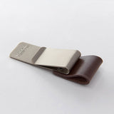 Traveler's Company - Clip Pen Holder (Portalápices) | TN Regular 016 | M | Marrón
