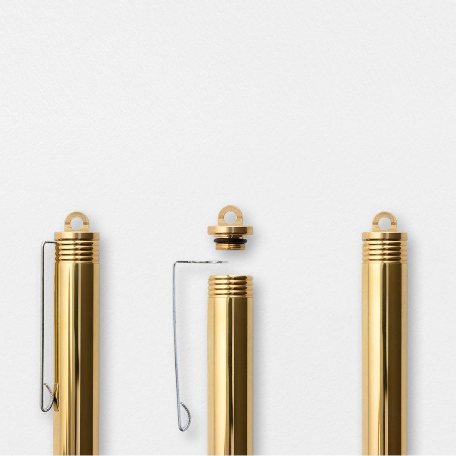 Traveler's Company- TRC Pluma Brass, Plumas- Likely.es