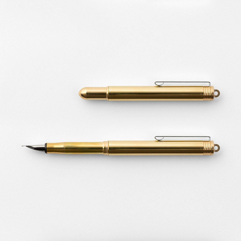 Traveler's Company- TRC Pluma Brass, Plumas- Likely.es