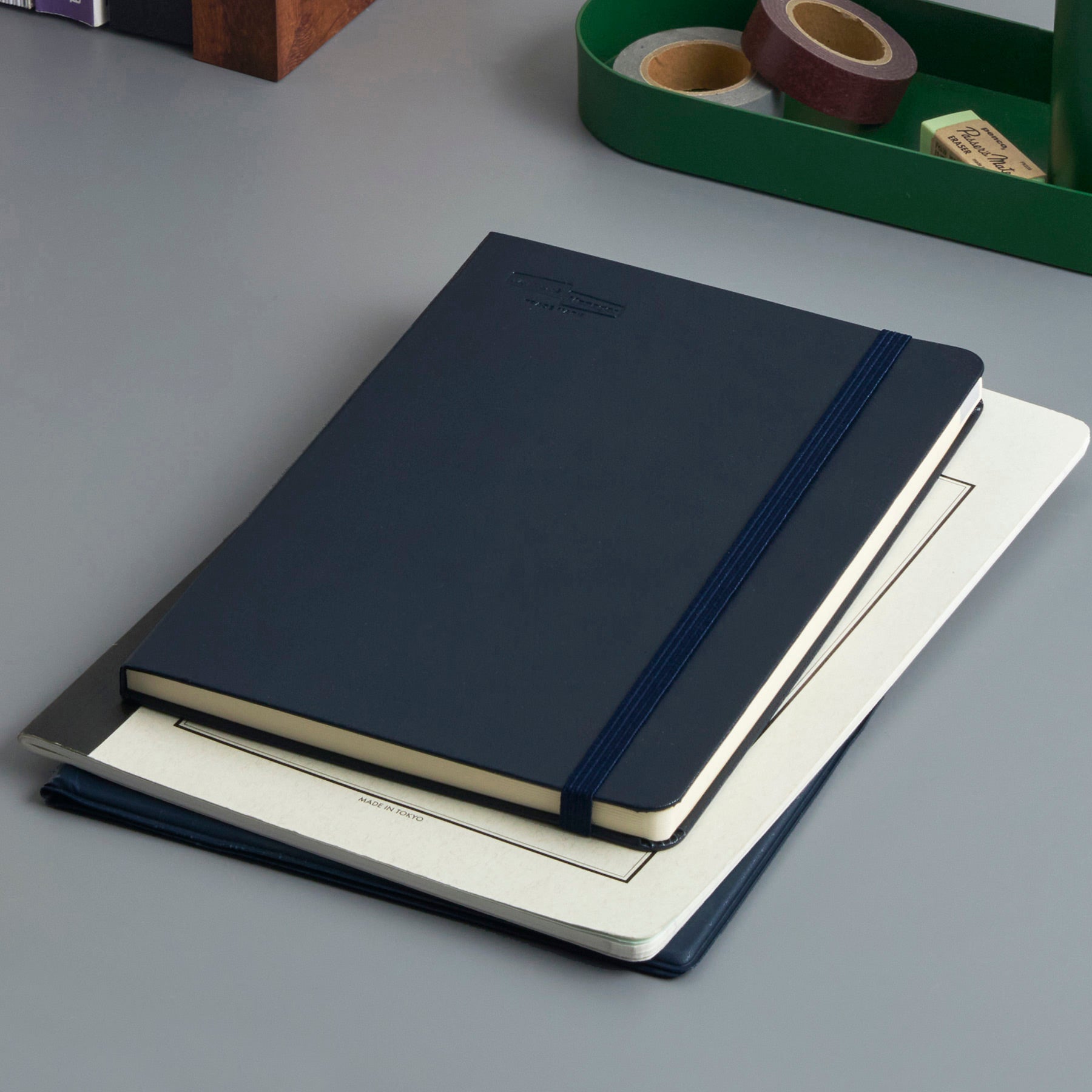 Hightide - Agenda semanal 2027 Minute Manager EX A5 LEFT | Green — detalle e interior de la colección