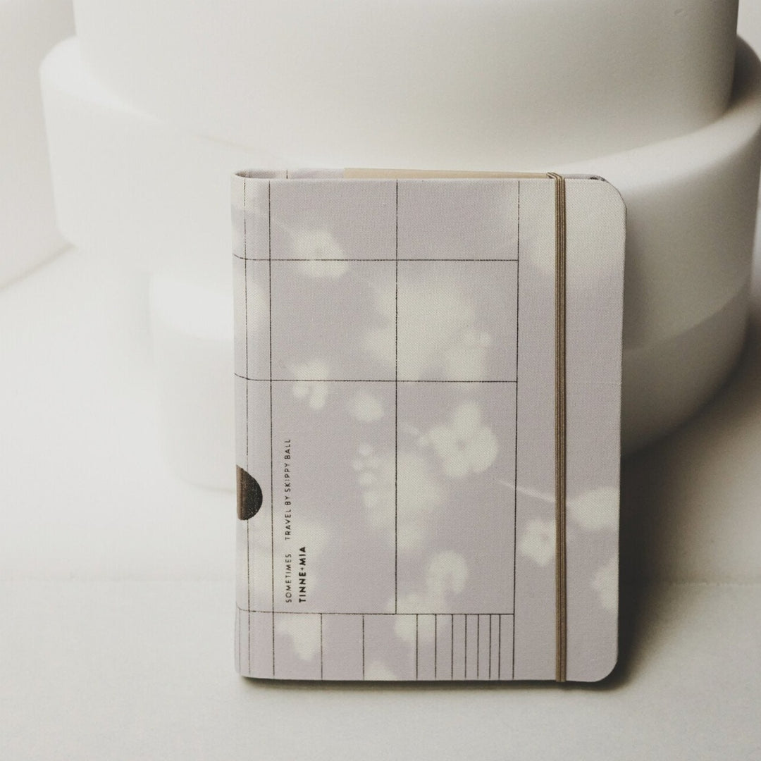 Tinne+Mia - Travel Journal Flor de Lila A6 | cuaderno con malla de puntos