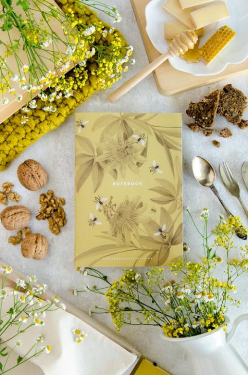 Libreta A5 Ilustraciones Botánicas e Insectos · Mostaza