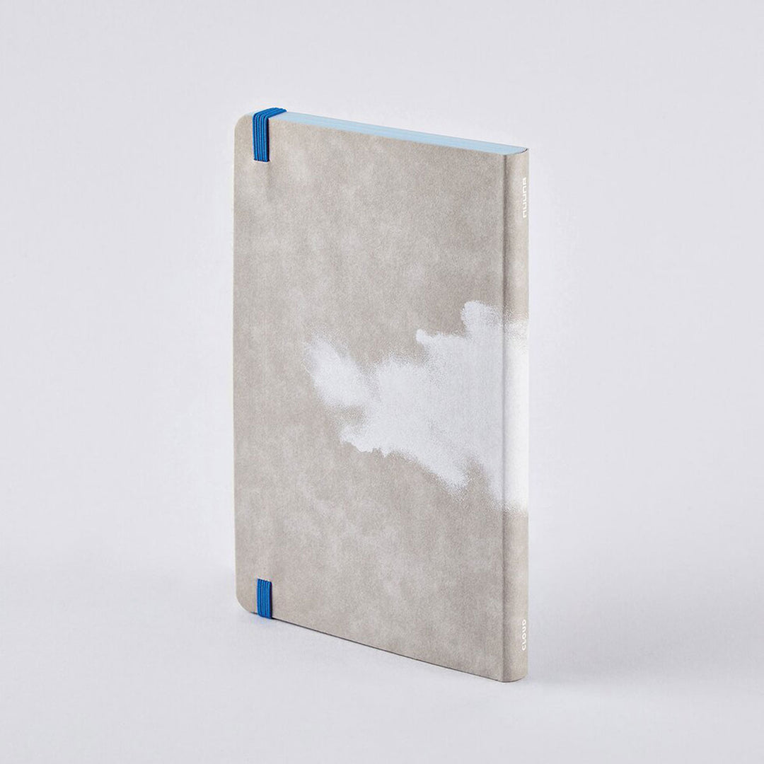Nuuna - Cuaderno Inspiration Book M | Sky blue pages with white clouds