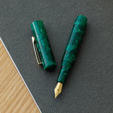 Hightide - Pluma Marbled Fountain Pen Attaché Green