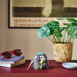 Detalle 6 de llavero de peluche tiny super soft gorilla de legami