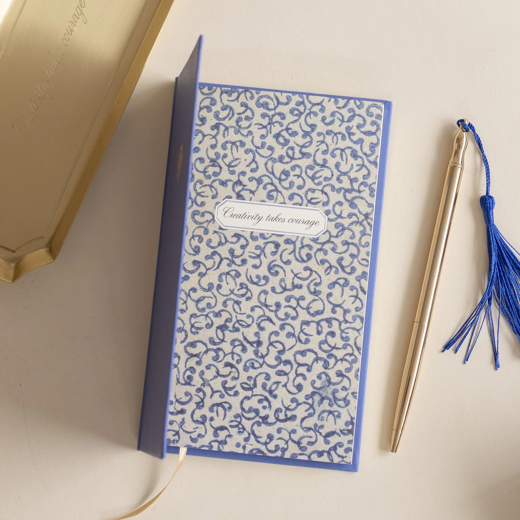 Roomytown - Cuaderno Slim con Líneas | Creativity Takes Courage