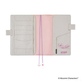 Hobonichi - Funda A5 Cousin | Moomin: My Yard (Pink Gray) · detalle 4