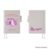 Hobonichi - Funda A5 Cousin | Moomin: My Yard (Pink Gray) · detalle 5