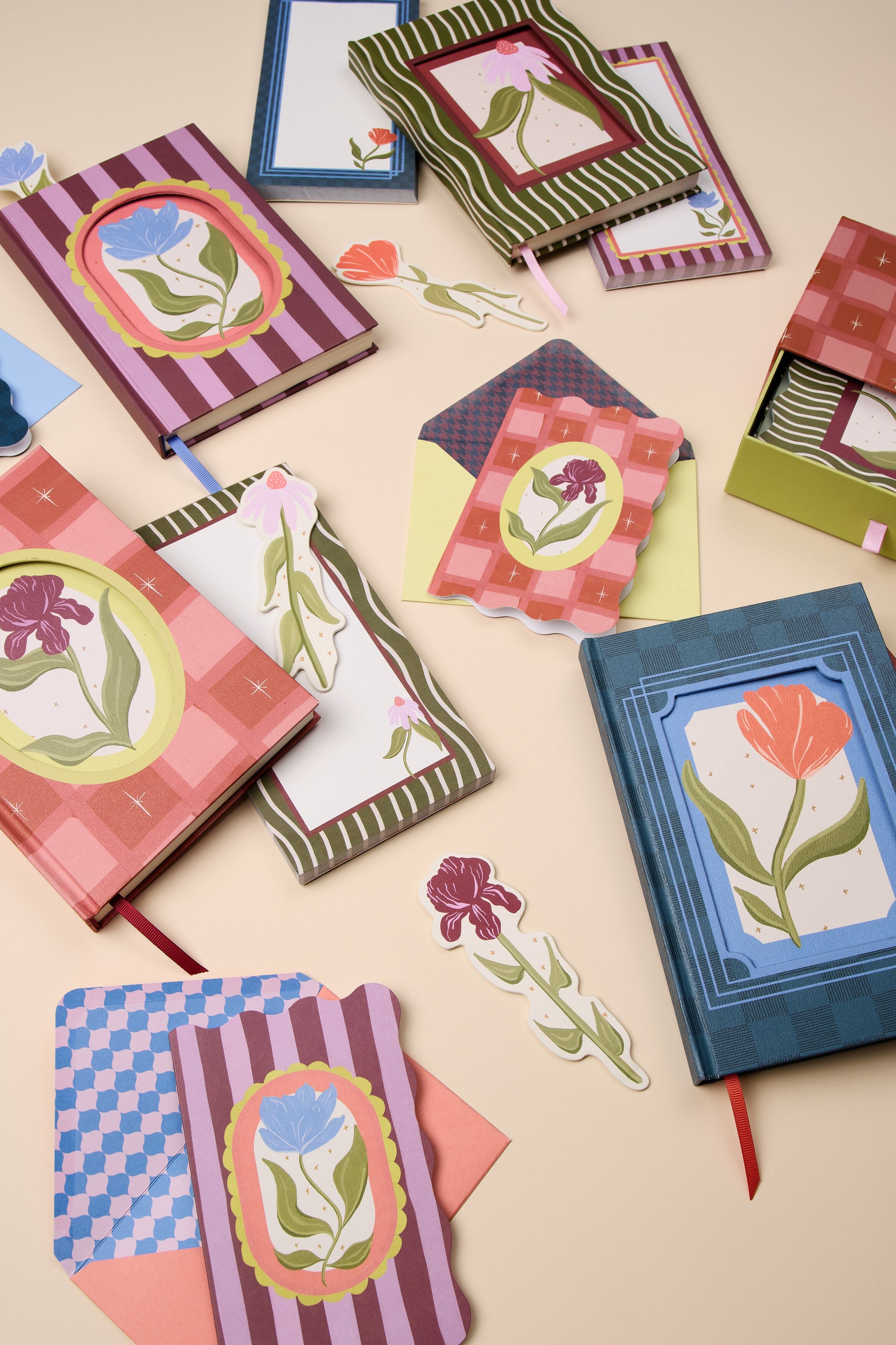 DesignWorks Ink – Framed Floral Set de tarjetas - Set of 16 Assorted – vista 11