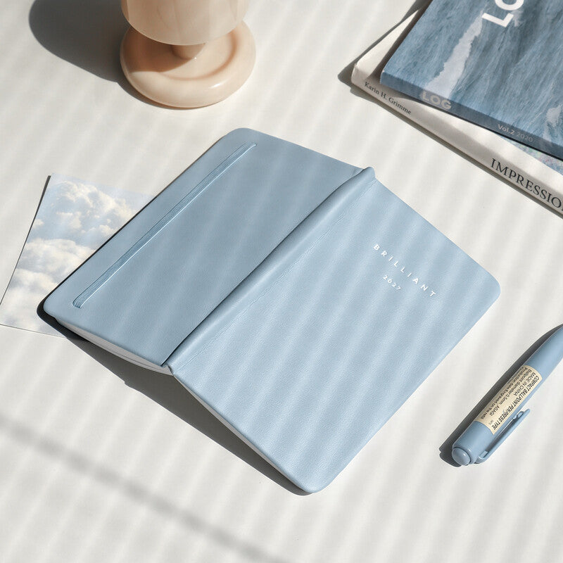 Iconic Brilliant Monthly Planner 2027 — fotografía oficial de la colección