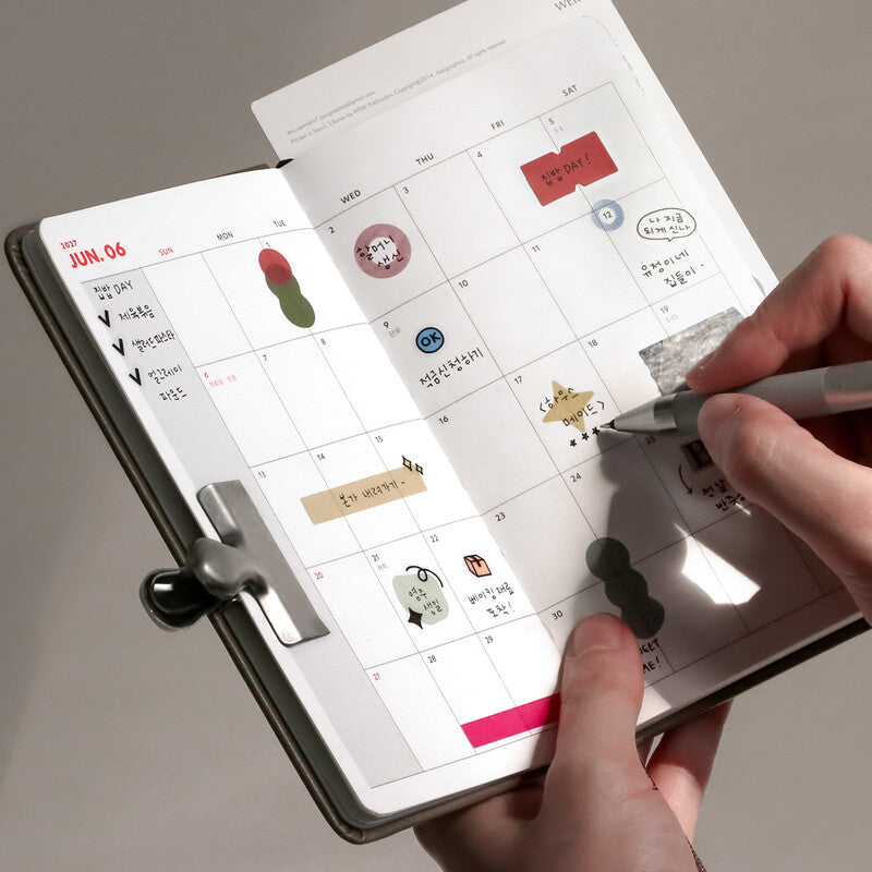 Iconic Brilliant Monthly Planner 2027 — fotografía oficial de la colección