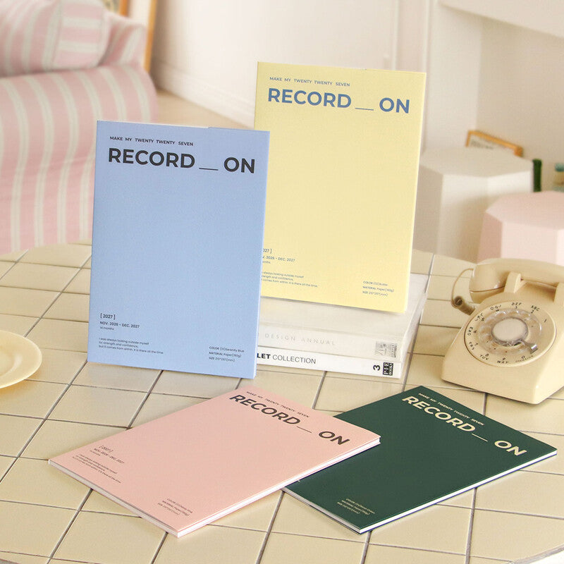Record On Monthly A4 2027 — colección e interior