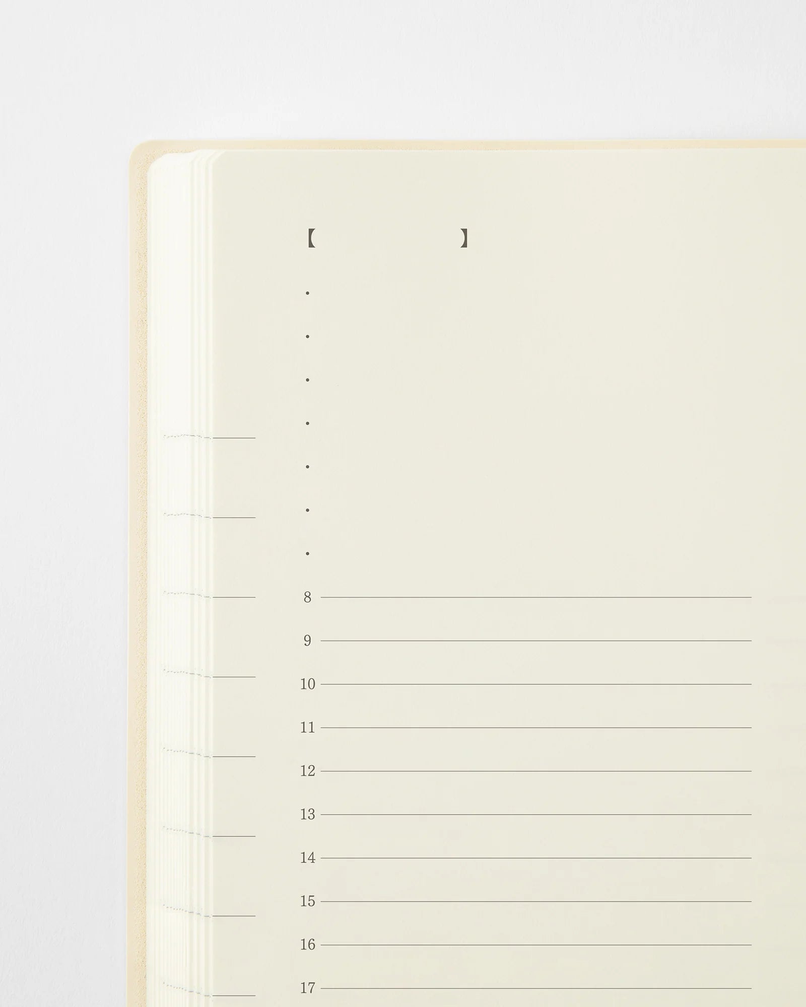 MD Product - Agenda MD Notebook Diary 1 Day 1 Page 2027 | A6 · detalle de papel y encuadernación