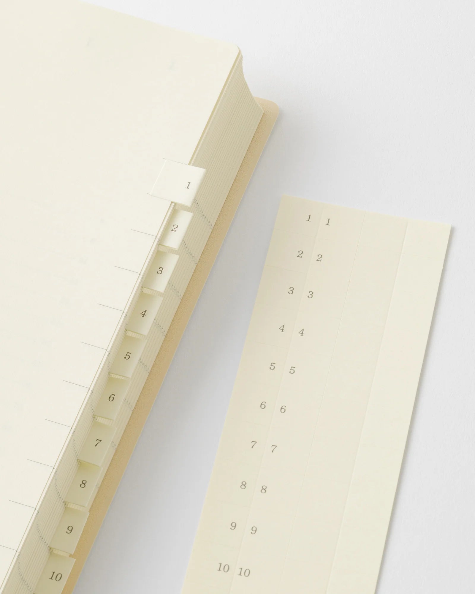 MD Product - Agenda MD Notebook Diary 1 Day 1 Page 2027 | A5 · detalle de papel y encuadernación