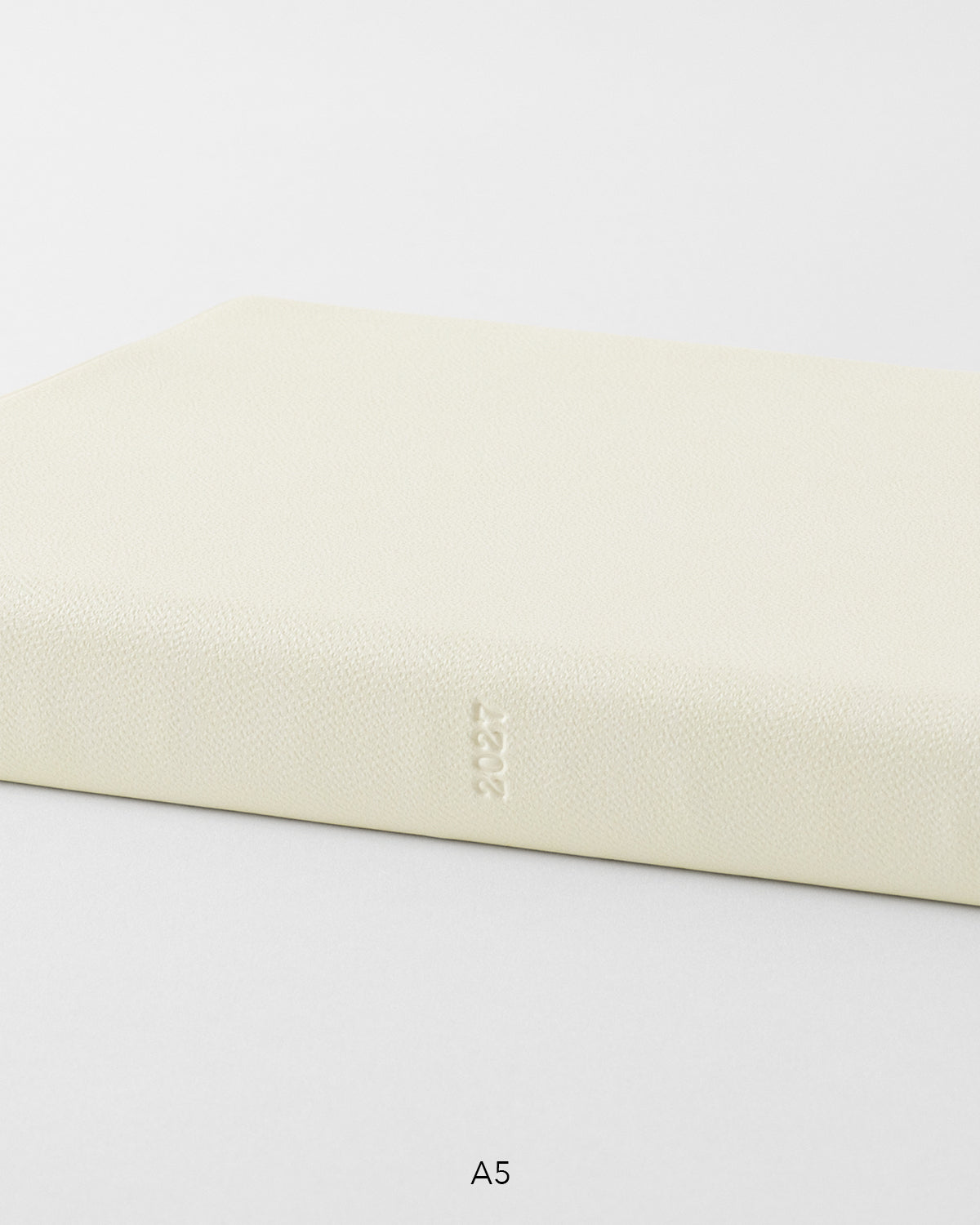 MD Product - Agenda MD Notebook Diary 1 Day 1 Page 2027 | A5 · detalle de papel y encuadernación