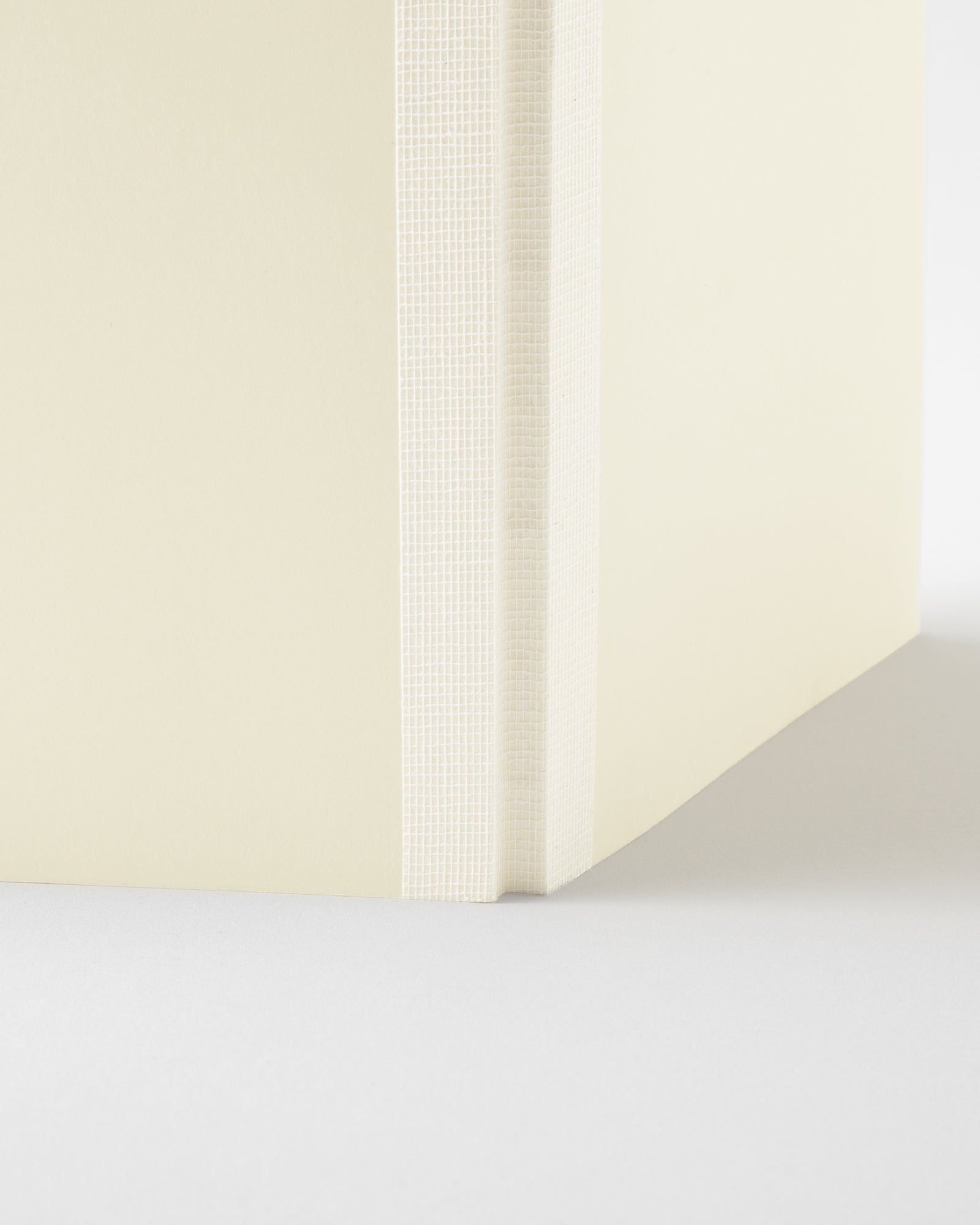 MD Product - Agenda mensual MD Notebook Diary 2027 | A5 · detalle de papel y encuadernación