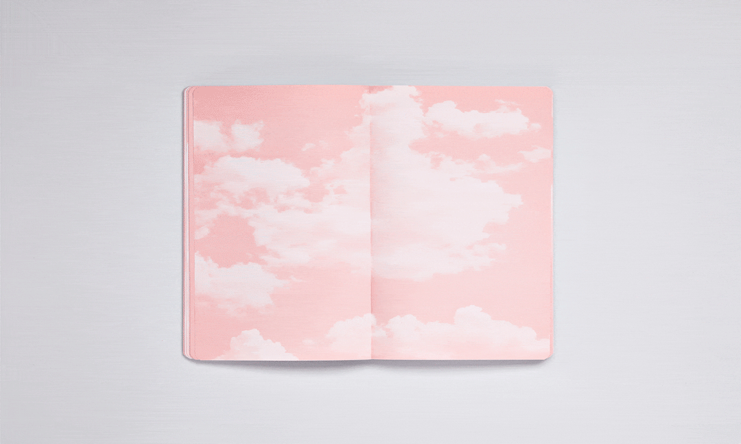 Nuuna - Cuaderno Inspiration Book M | Hojas rosa claro estampadas con nubes