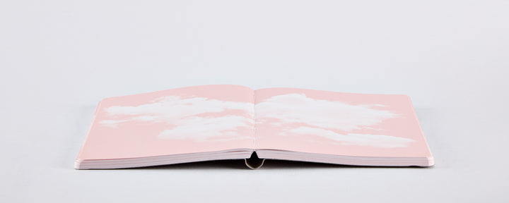 Nuuna - Cuaderno Inspiration Book M | Pink pages with white clouds