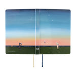 Hobonichi - Agenda HON 2027 A6 en inglés | Hiroko Kubota: String Telephone Until the Moon is Full · detalle 3