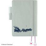 Hobonichi - Funda A6 Original | Moomin: My Yard (Pale Mint) · detalle 2