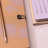 Tinne+Mia - Agenda Semanal Planner with Button | Ene - Dic 2025 | Toasty Lilac