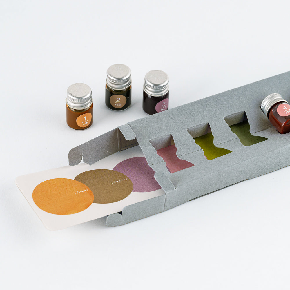 Hobonichi - Accesorio de escritura | Kakimori x TSUKI no IRO: Mini Ink Bottle Set (Jan-Jun) · detalle 4