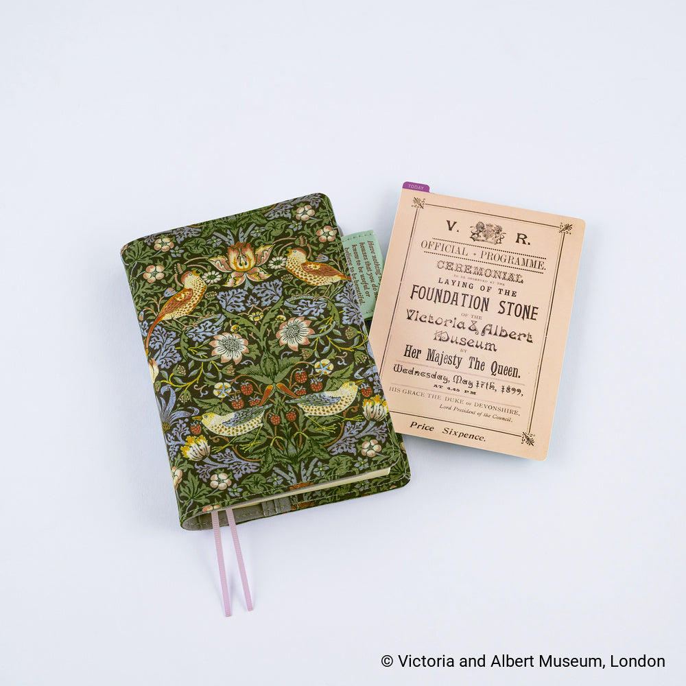 Hobonichi - Plantilla de escritura | V&A Series: Hobonichi Pencil Board for A6 Size (V&A’s Foundation Stone Programme) ·…