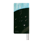 Hobonichi - Agenda Weeks 2027 en inglés | Hiroko Kubota: Meteor Shower in the Light Blue Forest · detalle 2