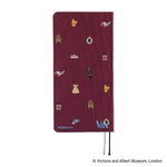 Hobonichi - Agenda Weeks 2027 en inglés | V&A Series: Welcome to the V&A · detalle 2