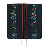 Hobonichi - Agenda Weeks 2027 en inglés | Yoshie Watanabe: Petit Bloom · detalle 3