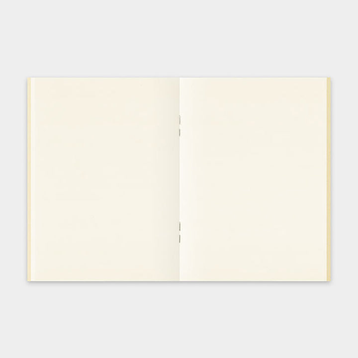 Traveler's Company - TRAVELER'S notebook 013 MD Paper Cream | Passport Size | Hojas lisas
