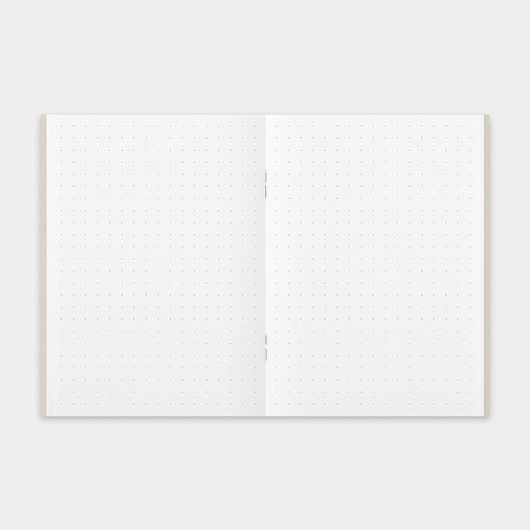 Traveler's Company - TRAVELER'S notebook 014 Dot Grid | Passport Size | Hojas con malla de puntos