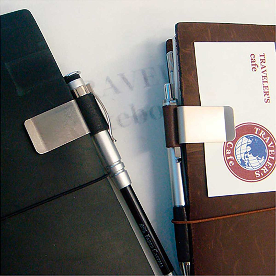 Traveler's Company - Clip Pen Holder (Portalápices) | TN Regular 016 | M | Marrón