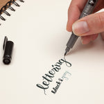 ROTULADOR PINCEL FUDENOSUKE TWIN CON 2 PUNTAS | TINTA GRIS Y NEGRA, Rotuladores, Tombow - Likely.es