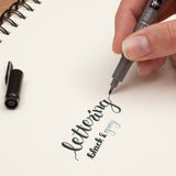ROTULADOR PINCEL FUDENOSUKE TWIN CON 2 PUNTAS | TINTA GRIS Y NEGRA, Rotuladores, Tombow - Likely.es